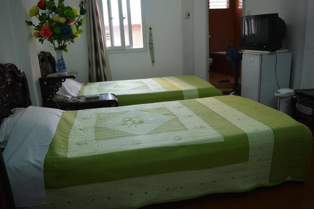 Hoang Cuong Hotel Hanoi Exterior photo